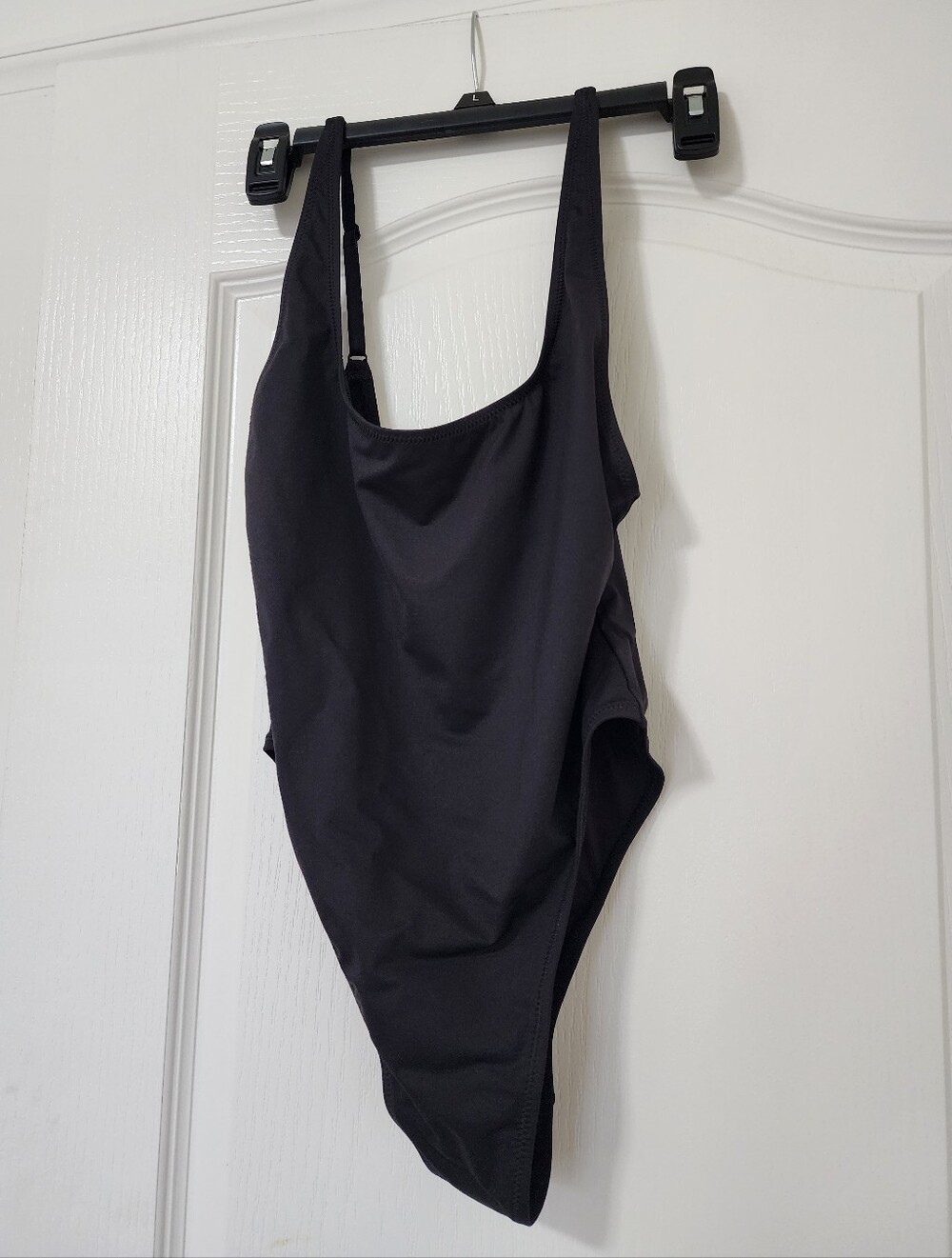 Skims SIGNATURE SWIM Scoop Neck One Piece Swimsuit - Size Medium - Picture 3 of 8